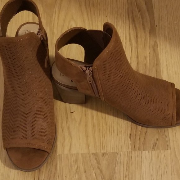 Brown Ankle boot - Picture 1 of 5